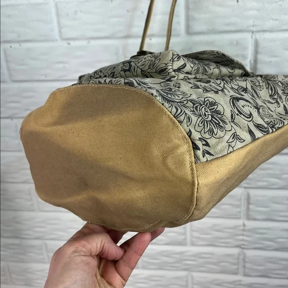 MYRA DOYAN FLORAL CANVAS AND LEATHER ACCENT CROSSBODY BUCKET BAG NWT - Picture 5 of 16